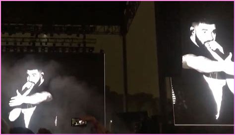 Drake Booed Off Stage at Camp Flog Gnaw, Crowd Wanted Frank Ocean
